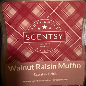 Scentsy Walnut Raisin Muffin Wax Brick - Red and White